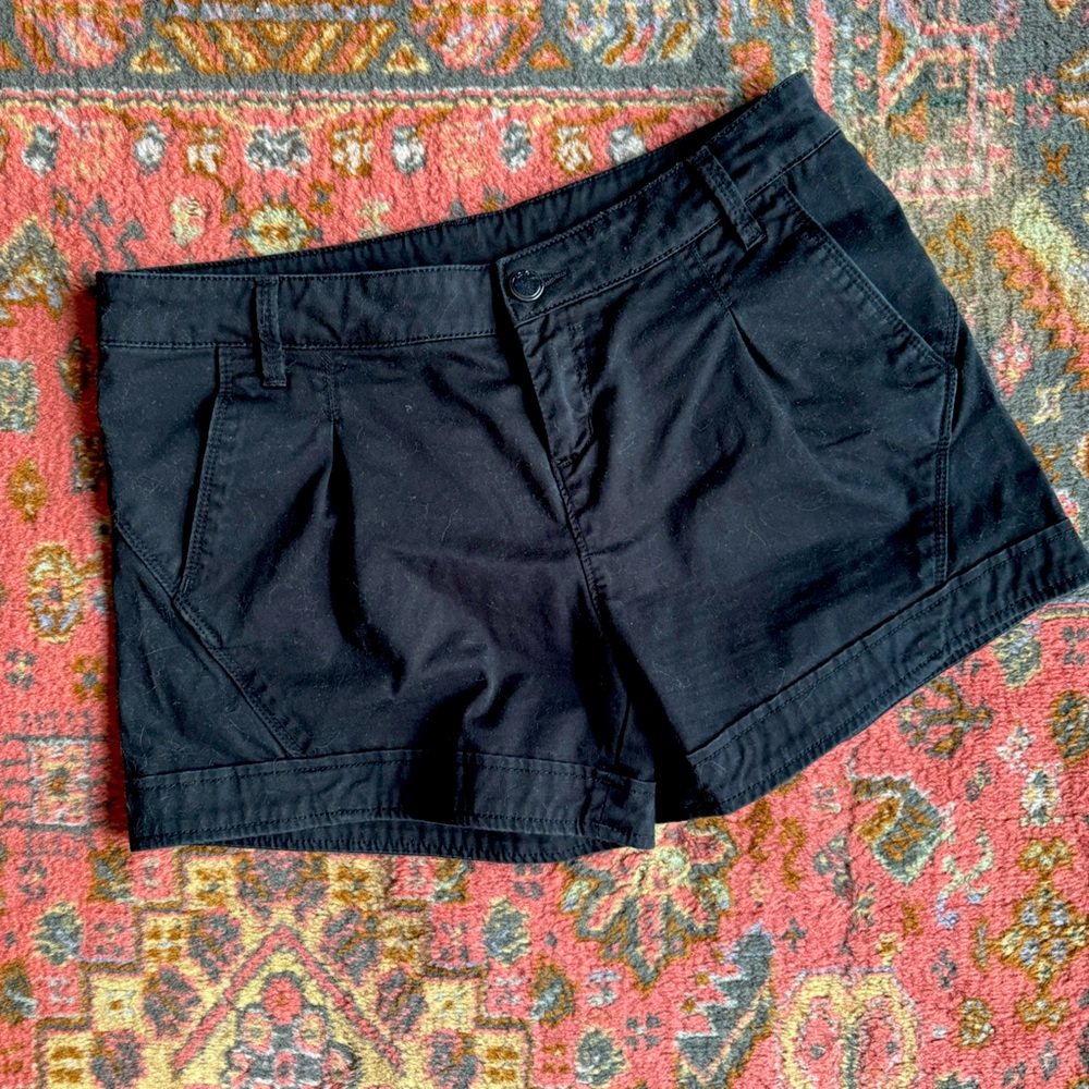 Lolé black shorts